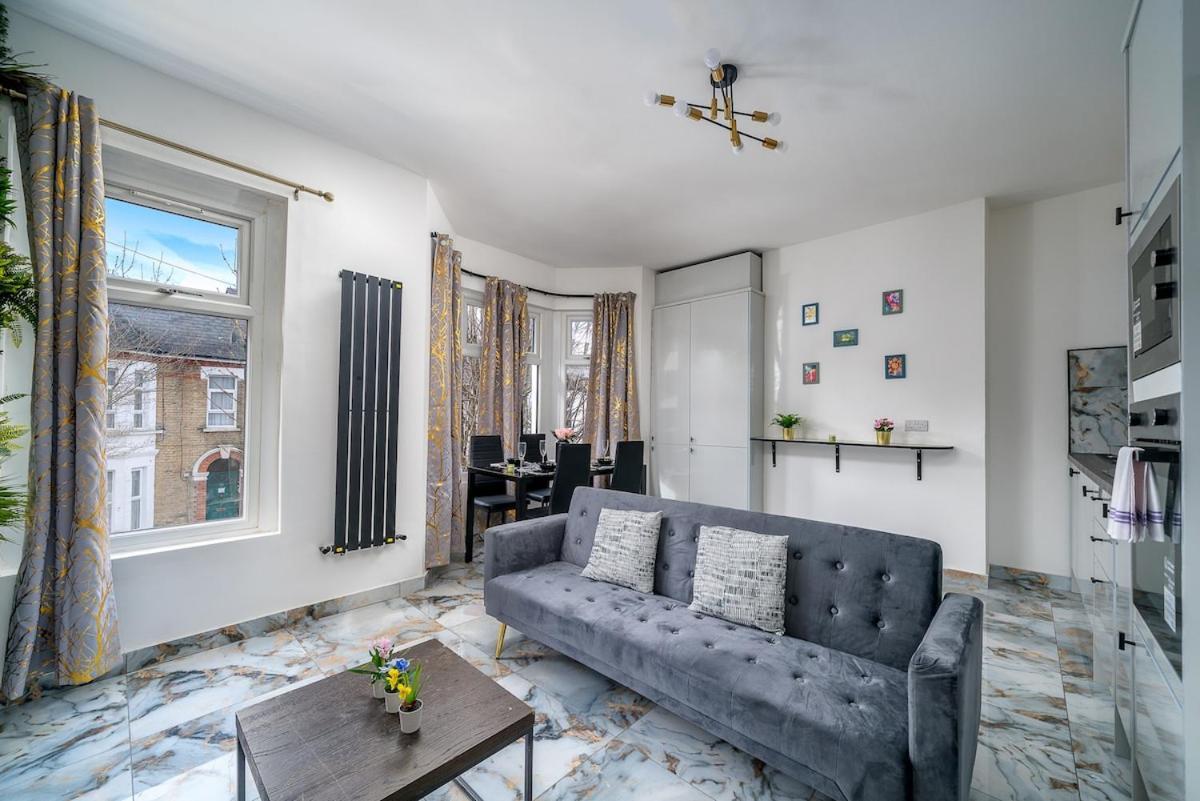 Harlesden, - Stylish Two-bedroom * Londra