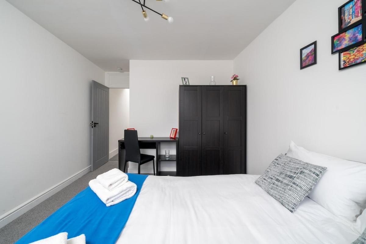 Harlesden, - Stylish Two-bedroom Londra
