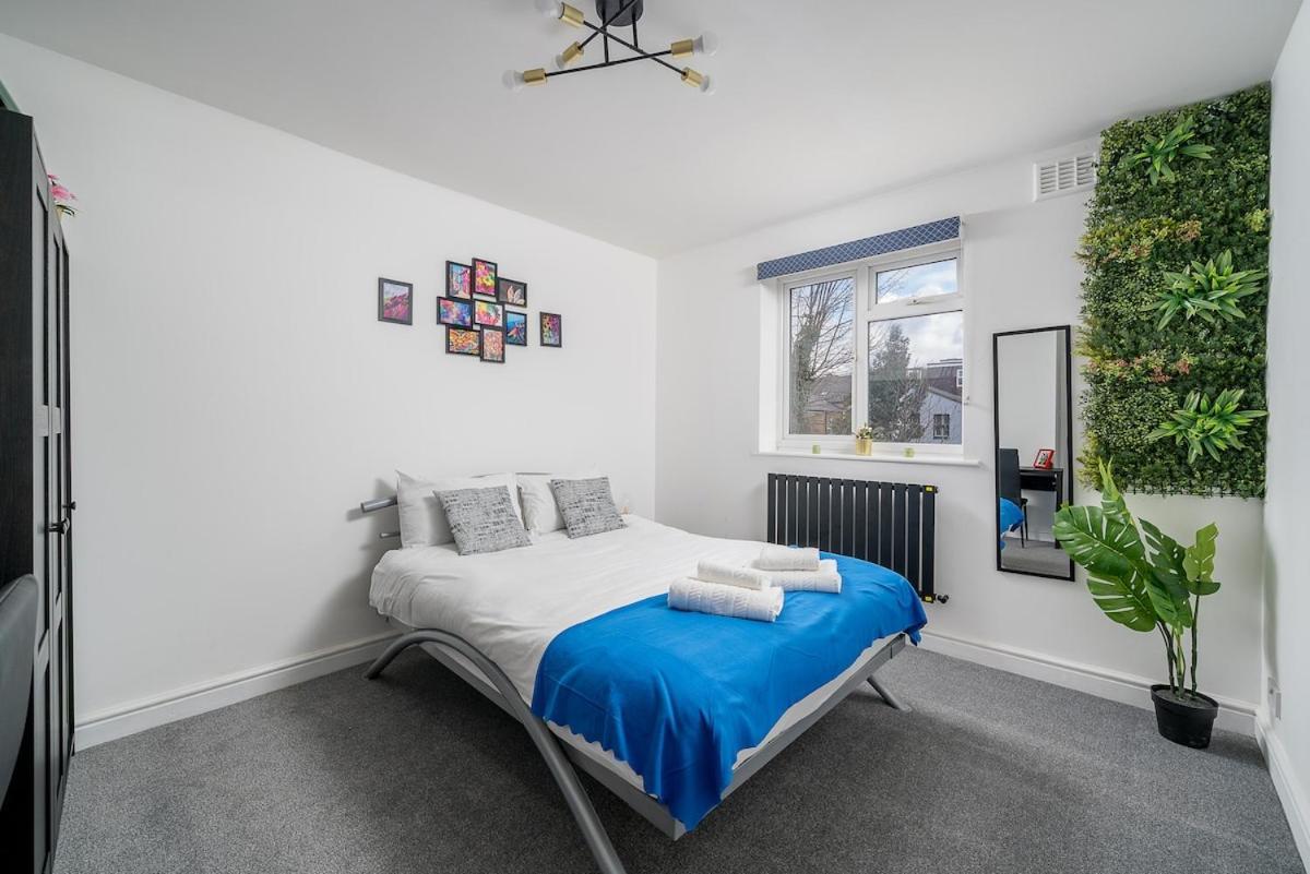 Harlesden, - Stylish Two-bedroom Londra